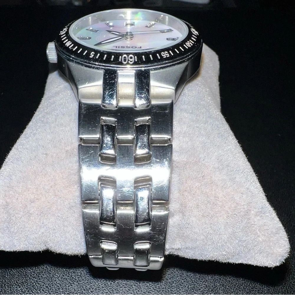 Fossil Watch with mother of pearl face - Picture 5 of 9